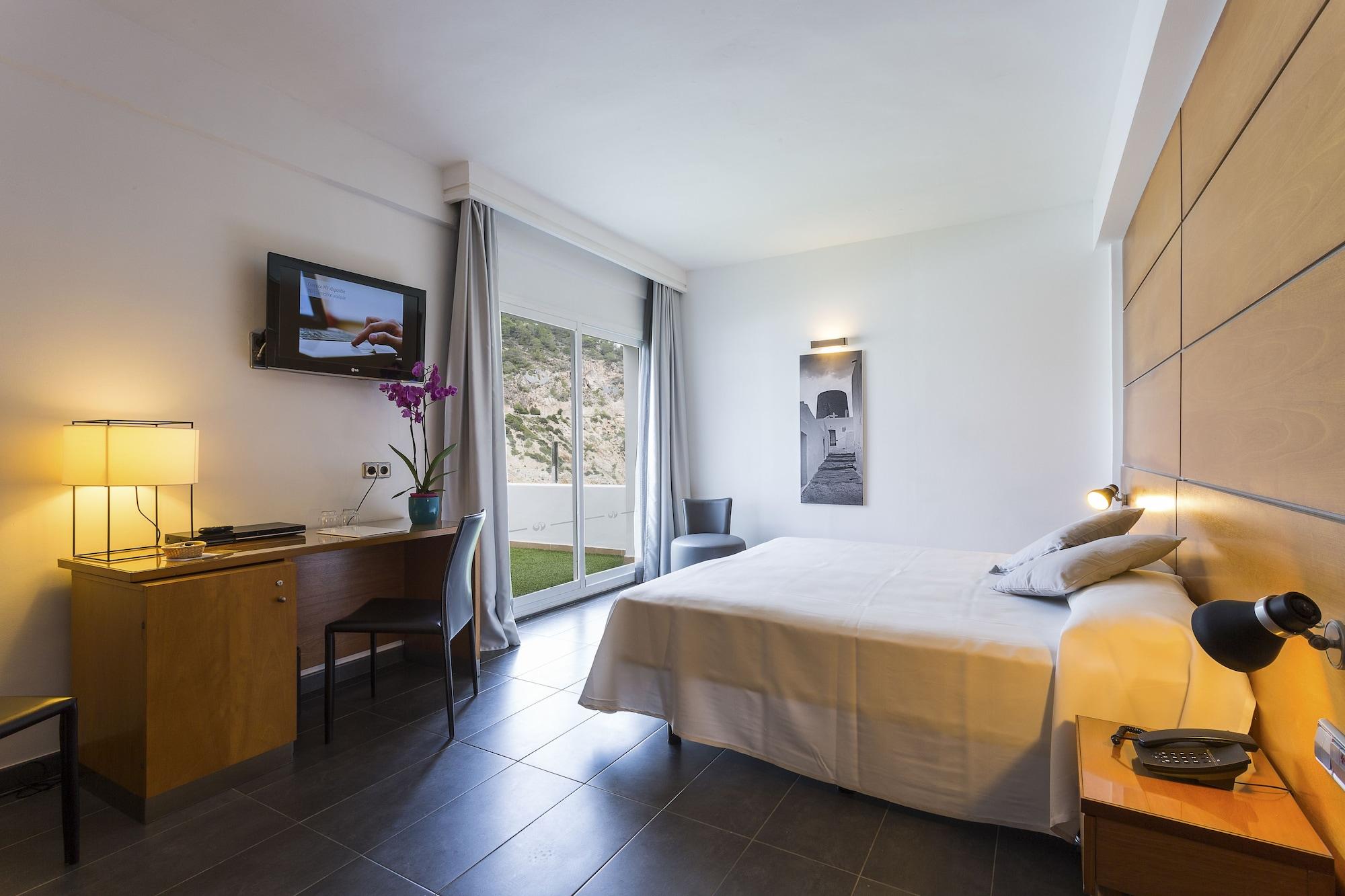 Palladium Hotel Cala Llonga - Adults Only Esterno foto