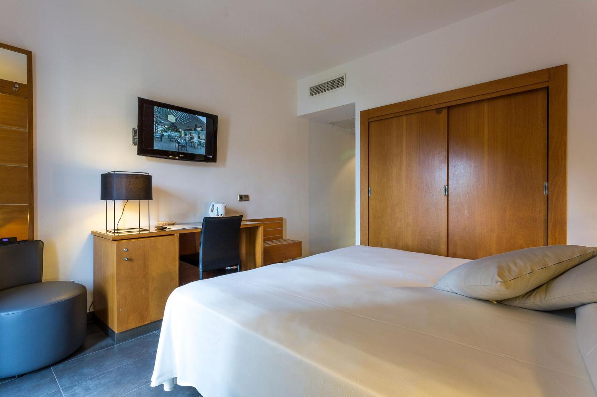 Palladium Hotel Cala Llonga - Adults Only Esterno foto